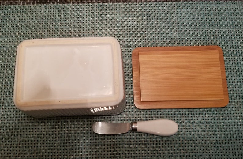 Porcelain Line Embossed White Butter Dish with Knife image 8