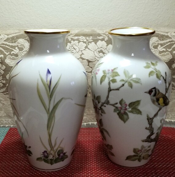 FRANKLIN PORCELAIN Meadowland Bird Vase