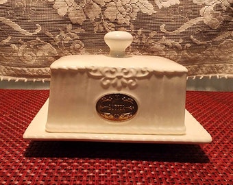 THL White Farmhouse Butter Dish with GOLD Emblem
