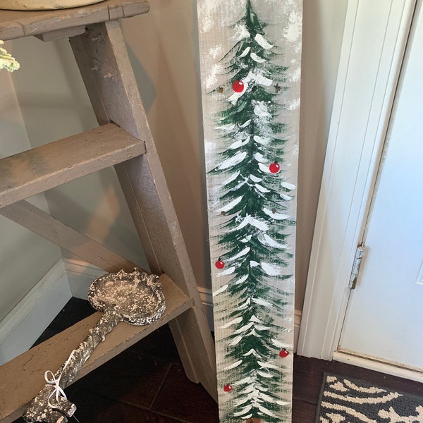 Hand painted Christmas tree on pallet wood w white wash stain green red white paint & chalk paint wrapped w twine,Christmas Decoration, Gift