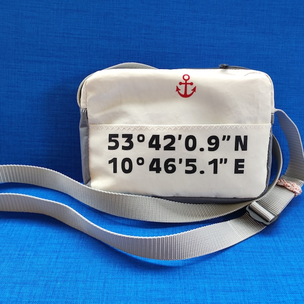 Canvas bag "Dwarslöper" can be personalized with coordinates