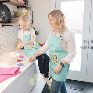 Personalized Mom and Me Aprons: Cotton Baking Aprons