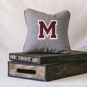 Almohada Letterman estándar - Morehouse (Gris)