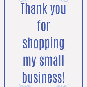 Puede incluir: Una tarjeta rectangular blanca con un borde azul y el texto "Thank you for shopping my small business!" Ramitas de hojas decorativas en la parte superior e inferior.