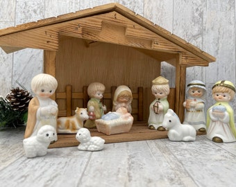 Vintage Nativity set with Music box Crèche Stable, Christmas decoration, Away in a Manger music box