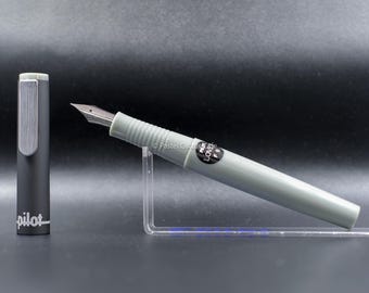 Pilot F 'Love II'-vulpen: fijne punt, grijs en zwart, jaren 80, NOS