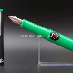 Pilot F &quot;Love II&quot; Green/Black F Nib Fountain Pen NOS Vintage 1980s Rare Collectible
