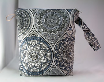 Grey Mandala Knitting Project Bag: Zippered Crochet Storage, Handmade Yarn Organizer, Gift for Knitter
