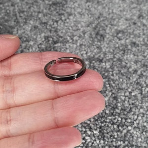 Eenvoudige zwarte aseksuele verstelbare ring, S925 zilveren ring, minimalistische zwarte band aasring
