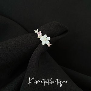 桜の調節可能なリング – 彼女のための手作りの花のリング | 調節可能なシルバーリング | 女性へのユニークなギフト