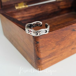 Adjustable Silver Wave Fish Ring - Ocean Statement Ring, Unisex Sea Lover Ring, Swimming Fish Ring, Sea & Ocean Ring, Sizeable Band