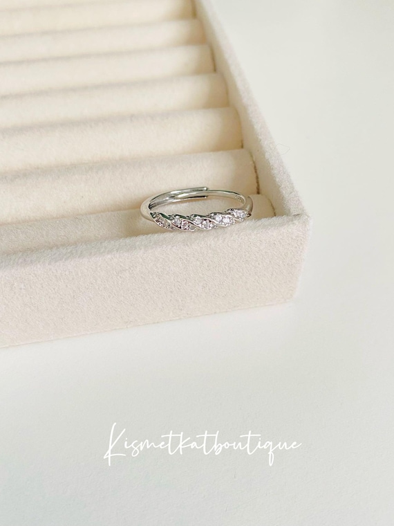 Minimalist Elegant Silver Band Ring for Women, Adjustable Twisted Ring