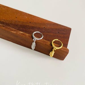Small Hoop Earrings with Feather Dangle - Click-On Huggie Hoops in Gold & Silver, Minimalist Boho Style