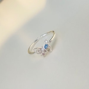 Örhängen med regnbågsfärgade fjärilsmönster till henne, födelsedagspresent, present till mamma, mormor, barn eller vänner ring