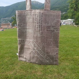 Baumwolltasche mit Zeitungsdruck, Tasche im Vintage-Retro-Stil, leichte Einkaufstasche, perfekte Tasche für jeden Anlass, beige Tasche