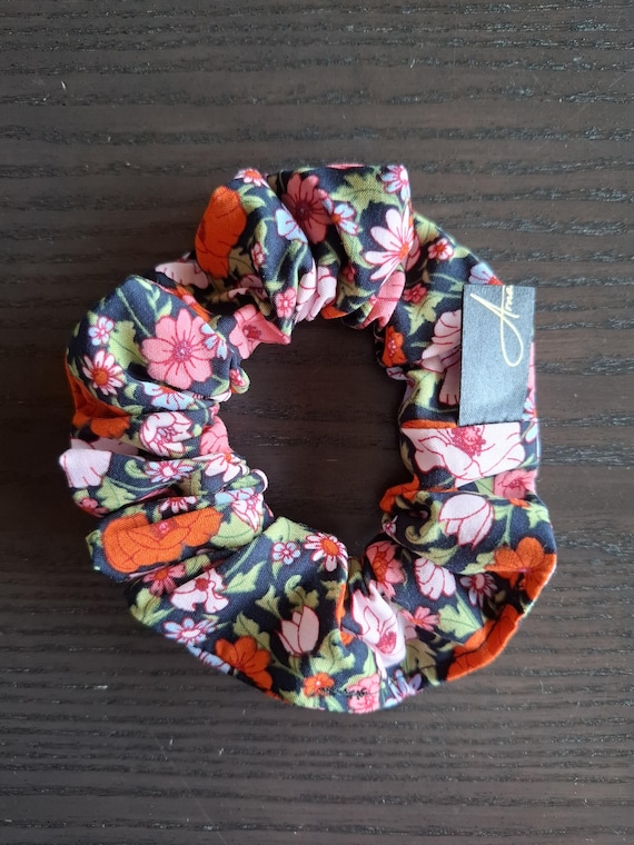 Black Scrunchie With Red Flowers, Elegant Scrunchie  display picture 3