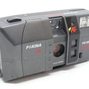 Fokina PC 1000, zabytkowy aparat kompaktowy typu „point and shoot” 35 mm z autofokusem, z lat 90.