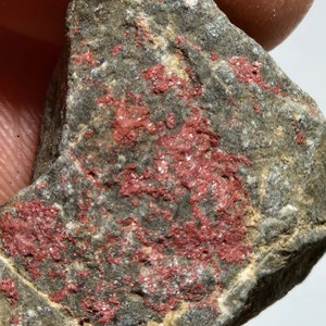 Cinnabar on matrix 8.00 gr Spain natural chakra crystal therapy minerals collection pendant pendant