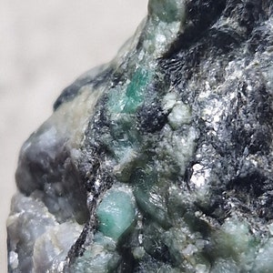 Smaragd op matrix Brazilië natuurlijke rauwe smaragd 25,91 gr