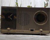Vintage 1951 Retro Zenith Alarm Clock Radio Model L 727 In Almond Color - WORKS