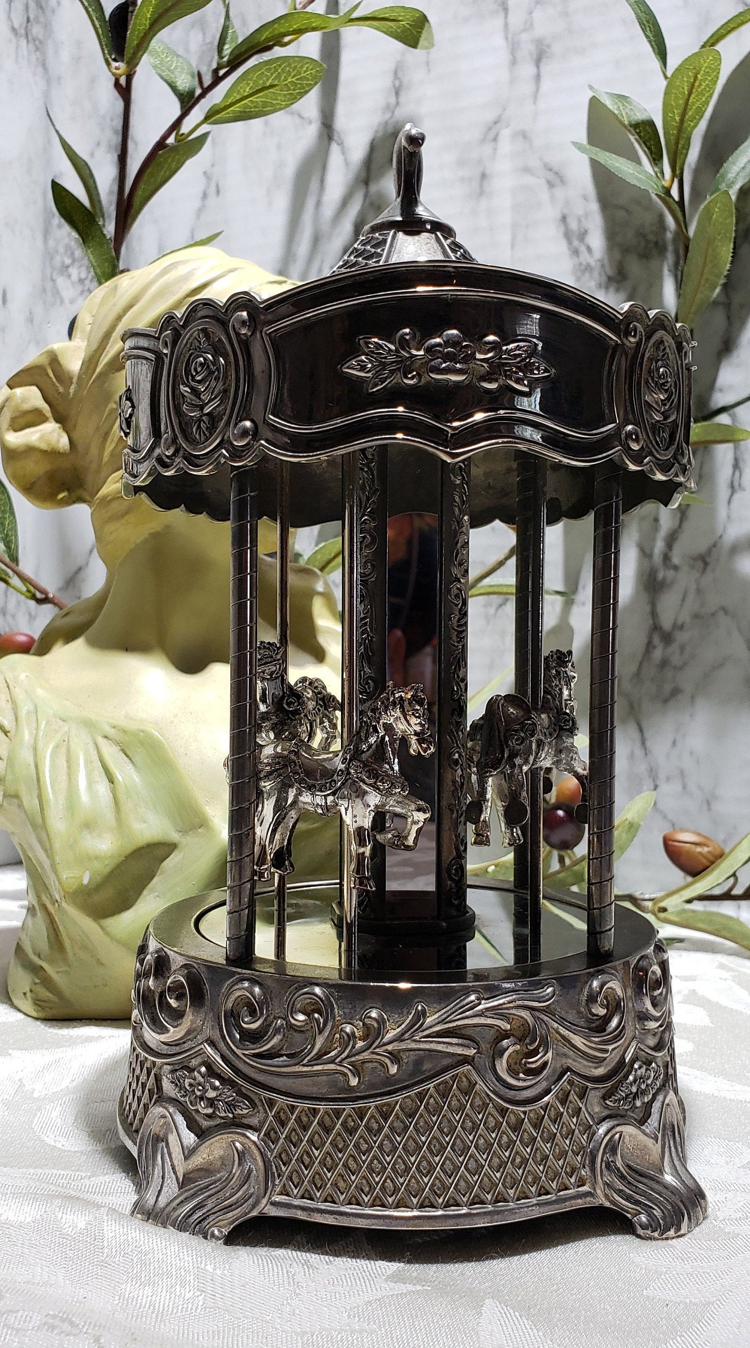 Vintage Beautiful Wallace Sankyo Silver Plated Carousel Music Box