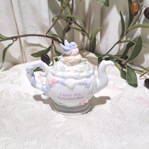 Vintage 1992 Enesco Designed Giftware I Love You, Grandmother Bird On A Nest On A Teapot Porcelain/Ceramic Figurine - Grandmother Gifts