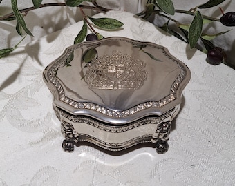 Vintage Silver Plated Code Of Arms United Kingdom "Inoh Pense Dieu Et Mon Droit" Footed Jewelry Box/Casket By International Silver Company