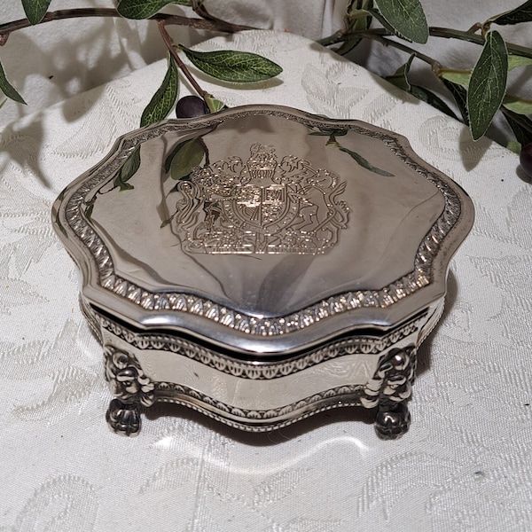 Vintage Silver Plated Code Of Arms United Kingdom "Inoh Pense Dieu Et Mon Droit" Footed Jewelry Box/Casket By International Silver Company