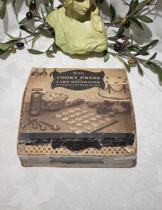 Mid Century Maid Of Honor Cooky Press & Cake Decorator Set, Sears