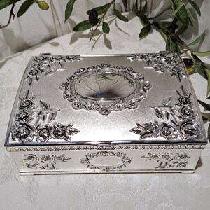 Beautiful Vintage Large Ornate Silver Plated Embossed Roses Design