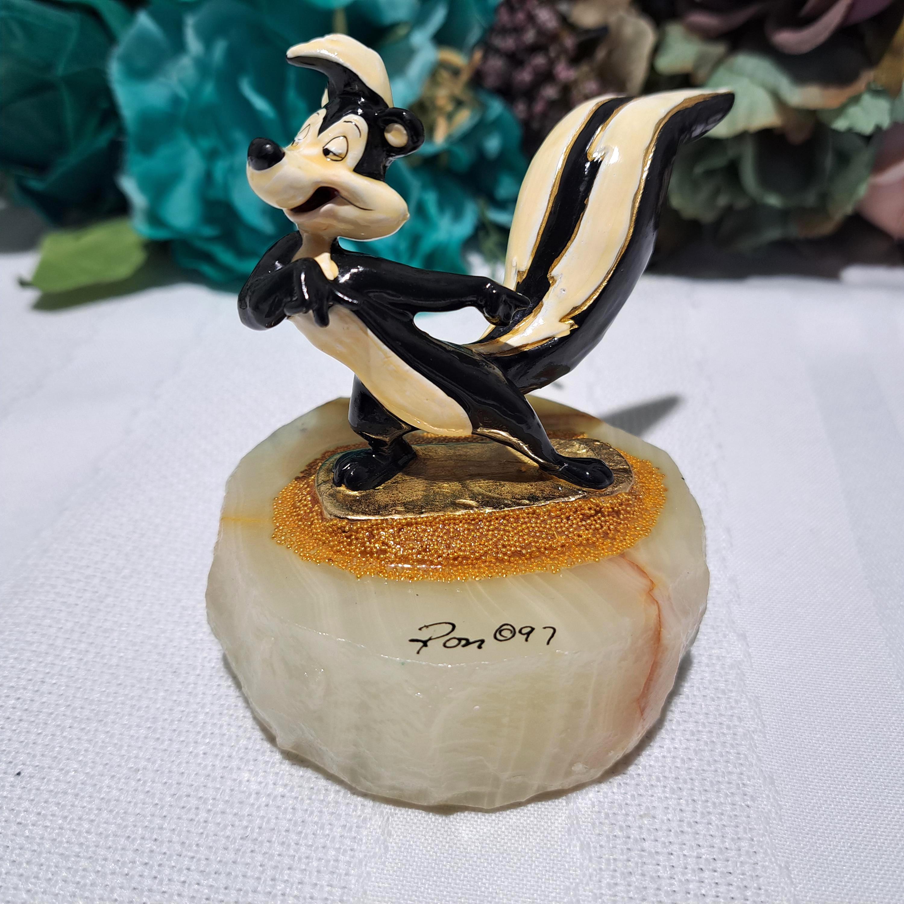 Vintage 1997 Limited Edition Looney Tunes Pepe Le Pew Figurine