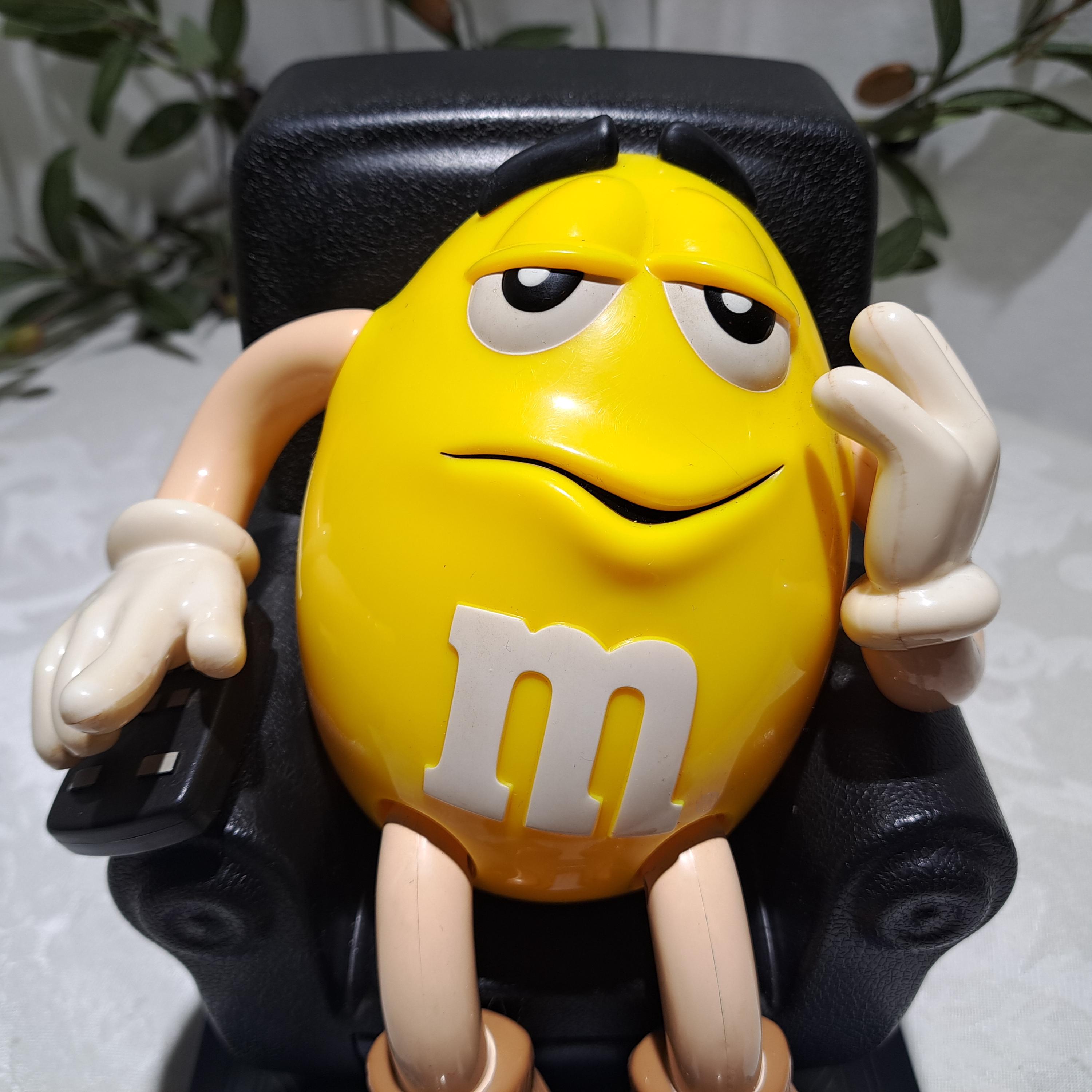 Rare Vintage 1999 the Yellow Peanut M&M on La-z-boy Black