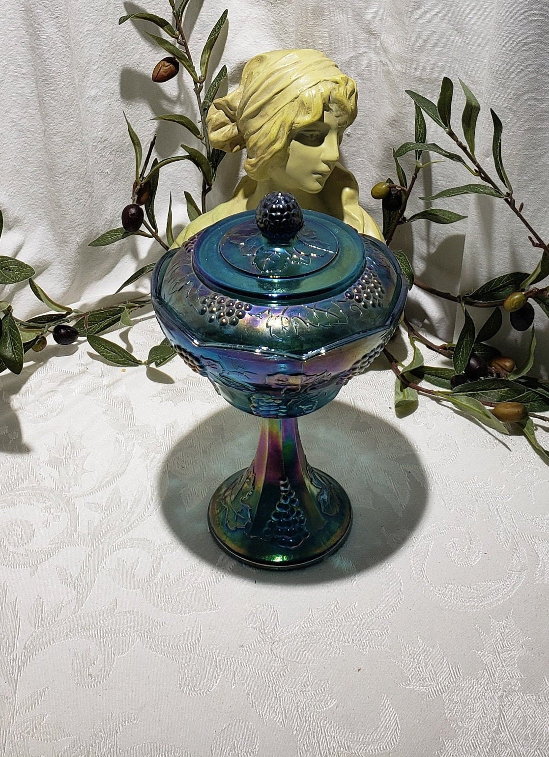 Gorgeous Beautiful Vintage Indiana Glass Harvest Grape Pattern