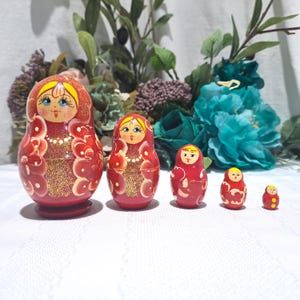 Beautiful Vintage Set Of 5 Hand Painted Wooden Matryoshka Dolls Made In Russia - Russian Nesting Dolls Set
