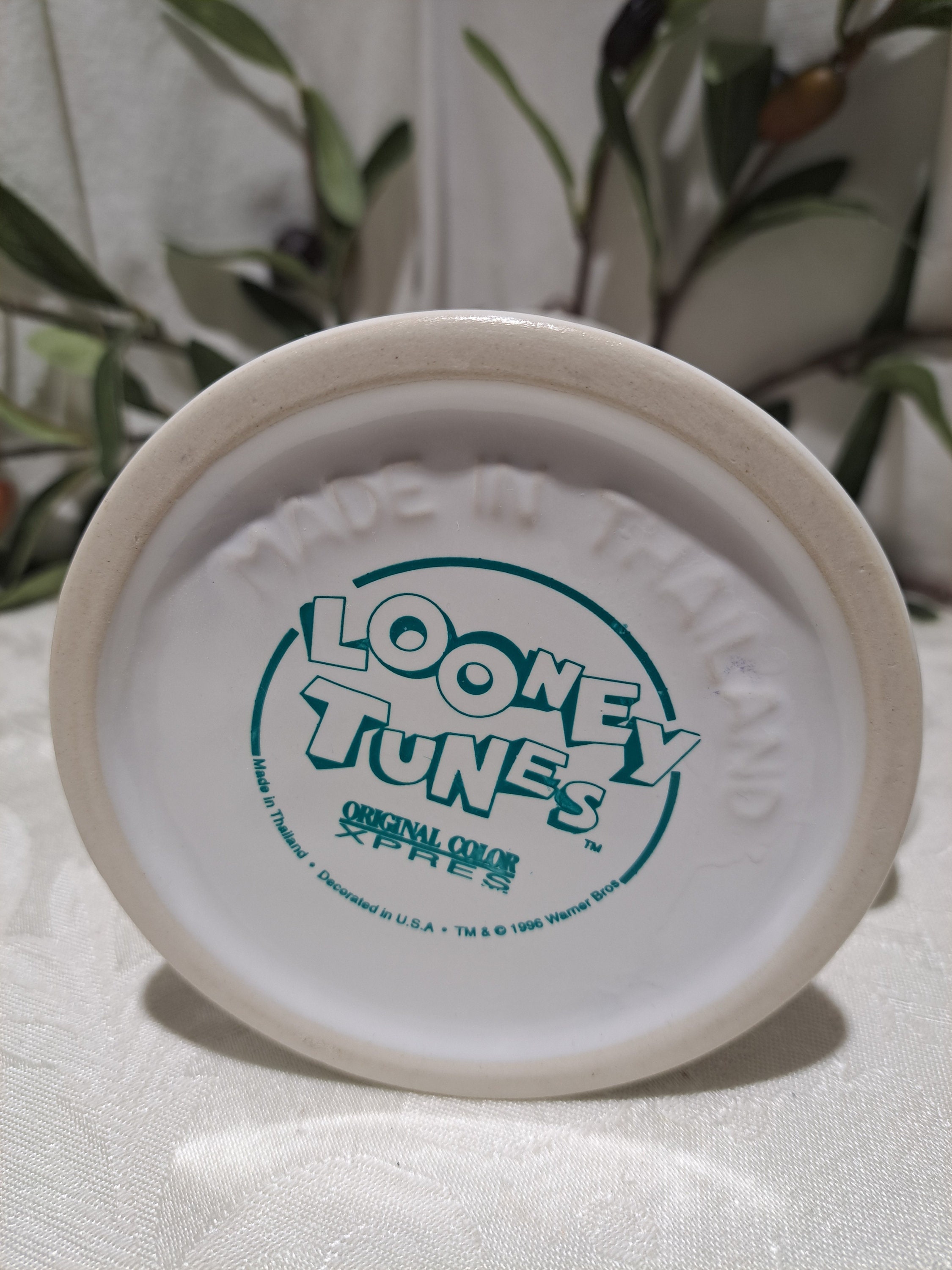 Looney Tunes トゥイーティー ライセンスプレート 1997 Looney Tunes Stamp Collection Tweety Bird Pin Made in