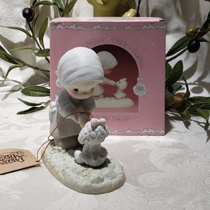 Super Cute Vintage 1987 Enesco Precious Moments &quot;Feed My Sheep&quot; Members Only Figurine - Pretty Girl Feeding Her Baby Sheep Figurine