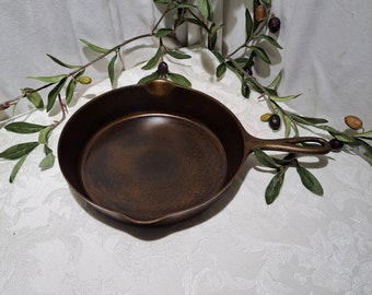Vintage Antique Chicago HDWE &. FDRY. Co. Favorite Cookware Chicago Ill. No. 8 A Cast Iron Pan Skillet