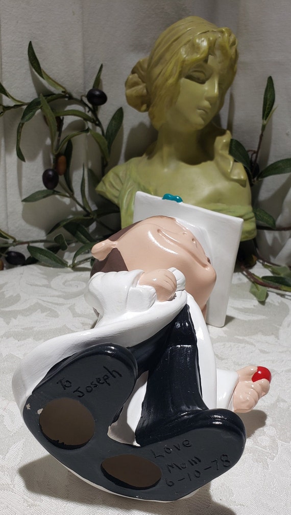 Adorable Vintage 1970's Hand Painted Atlantic Mold Large