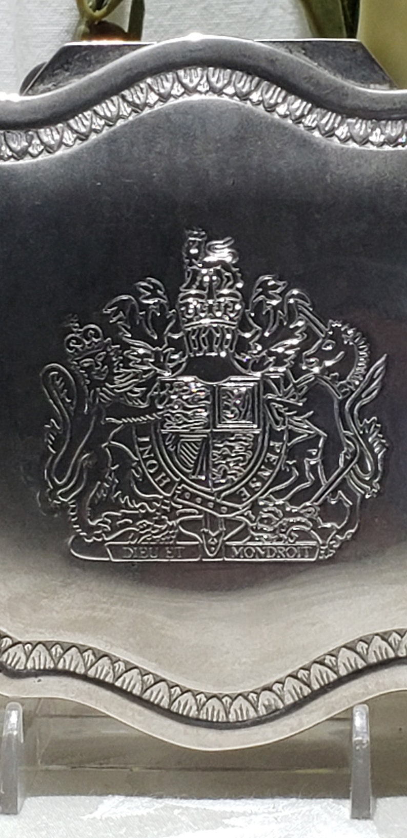 Jewelry Jewelry Boxes Beautiful Silver Plated Code Of Arms Of United Kingdom Inoh Pense Dieu Et Mon Droit Jewerly Box By International Silver Company Jewelry Jewelry Boxes Beautiful Silver Plated Code Of Arms Of United Kingdom Inoh Pense Dieu Et Mon Droit Jewerly Box By International Silver Company