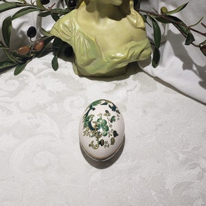 Beautiful Vintage Mason&#39;s England Green And Gold Floral Design Bone China Egg Trinket Box - Vintage Egg Shaped Small Box