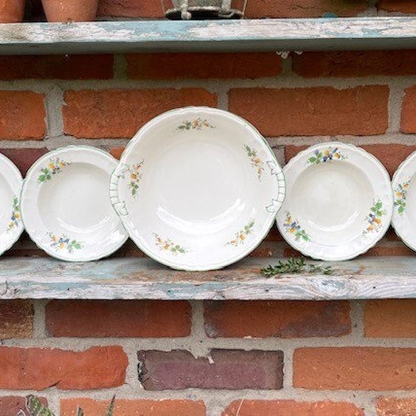Pretty set of Vintage English china desert bowls and Serving bowl. 1930's