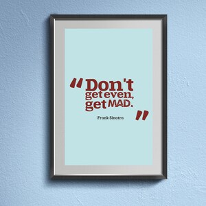 Plakat motywacyjny. Wydruk filozoficzny. Minimalistyczny wystrój. Don't Get Even Get Mad.