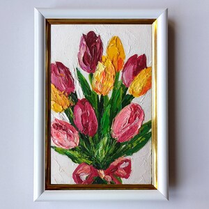 Cuadro original de tulipanes, ramo de tulipanes, cuadro enmarcado, regalo, óleo, pequeña obra de arte de 15 x 10 cm.