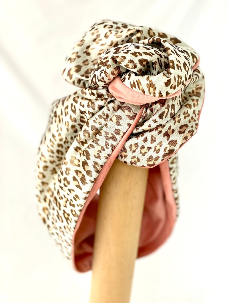 Différents turbans réversibles léopard, rose poudré image 2