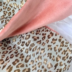 Different reversible leopard turbans, powder pink image 3