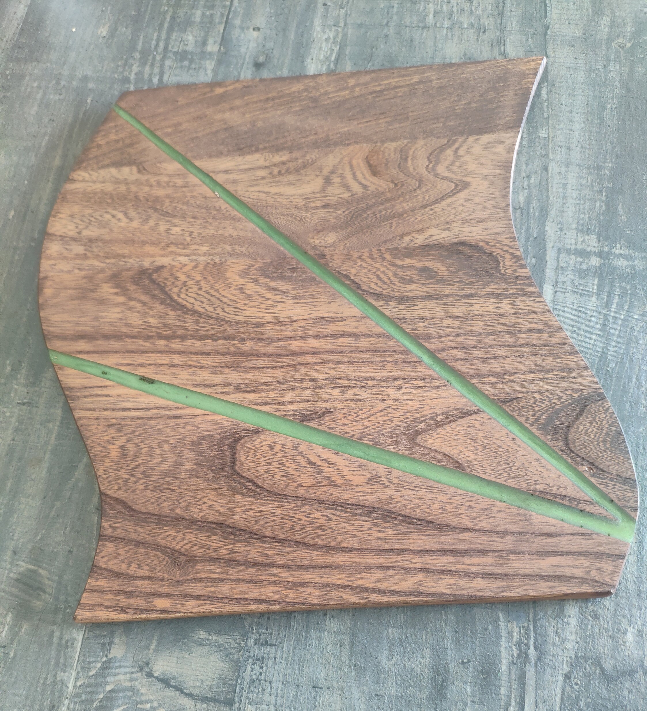 Planche de Présentation Cuisine Noyer/Inser Époxy Vert