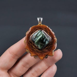 Green Seraphinte Pinecone Pendant Necklace