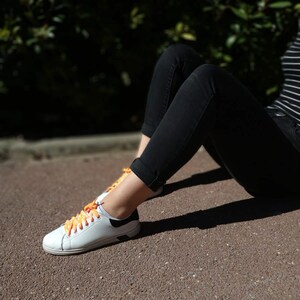 Pop In the City orange laces