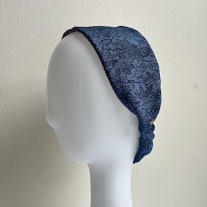 Kimono Stirnband Japanisches Vintage Seide Geschenk für Frauen Elastischer Rücken Blumen Florale auf Indigo Blau Chirimen Seide
