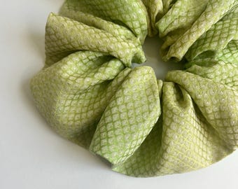 Elastico per capelli in seta stile kimono: elastico per capelli, tessuto giapponese vintage, seta Kanoko con sfumatura verde chiaro.